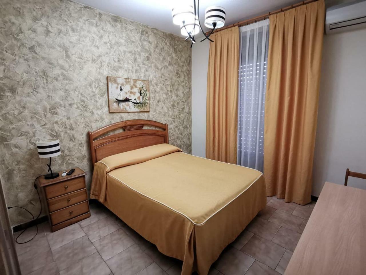Hostal El Sevillano Rus Buitenkant foto