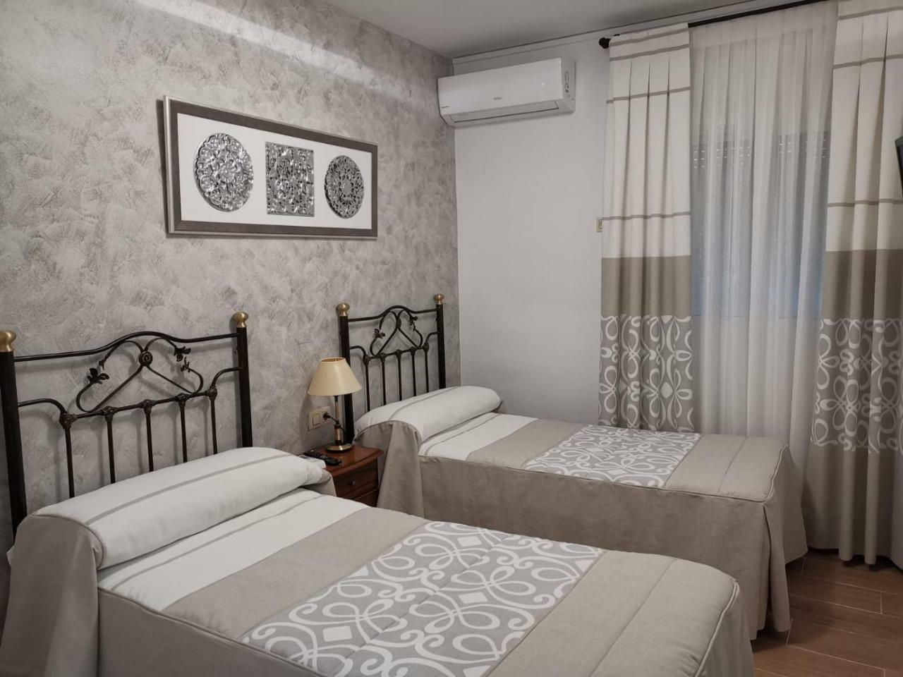 Hostal El Sevillano Rus Buitenkant foto