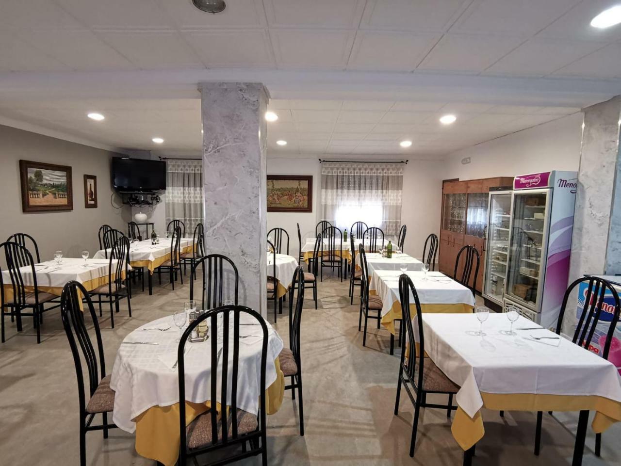 Hostal El Sevillano Rus Buitenkant foto