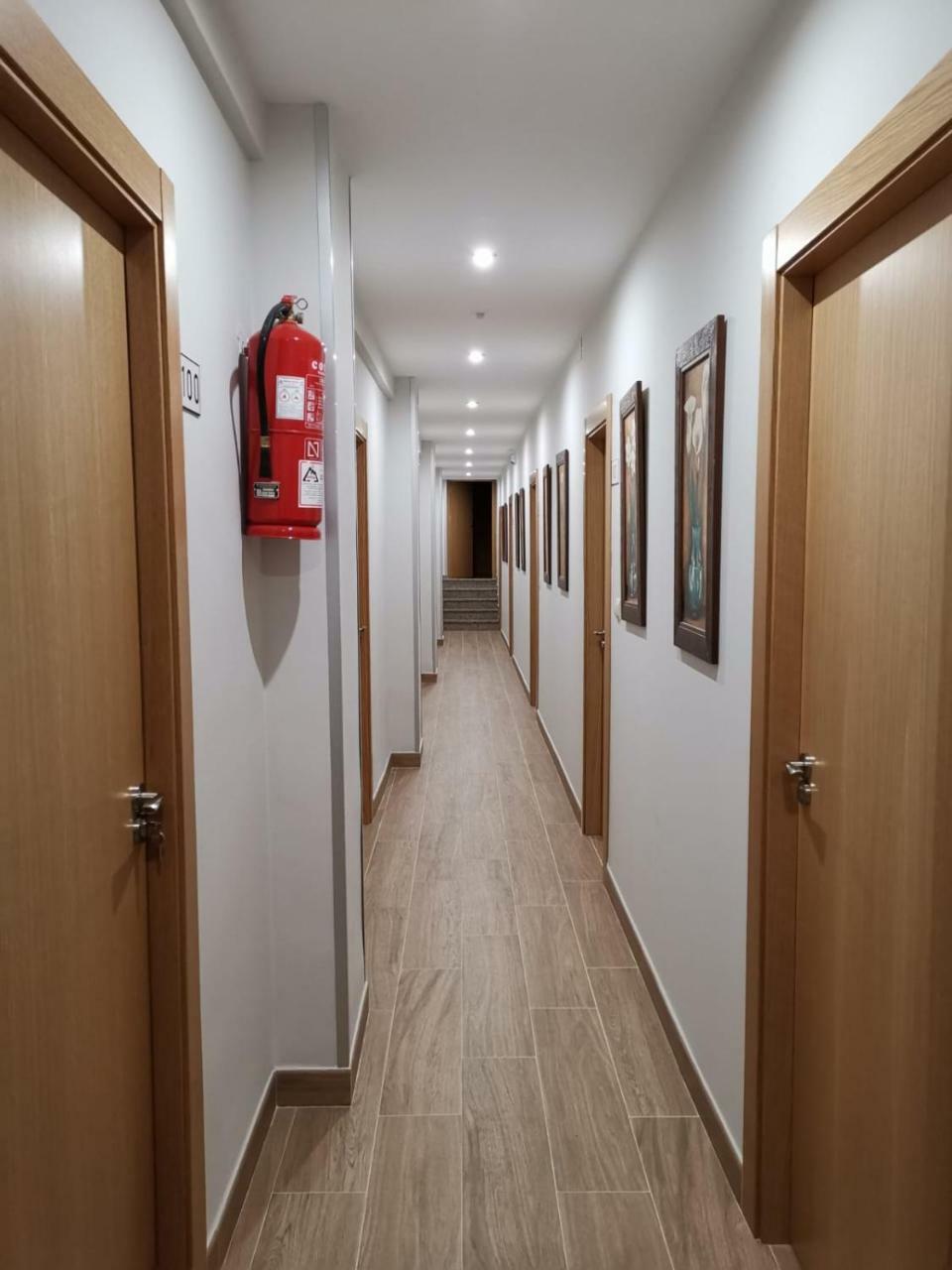 Hostal El Sevillano Rus Buitenkant foto