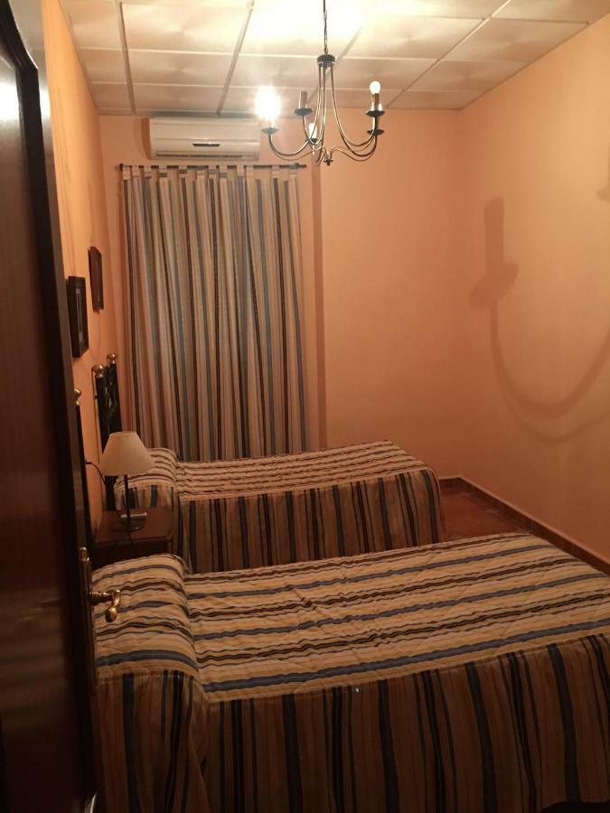 Hostal El Sevillano Rus Buitenkant foto